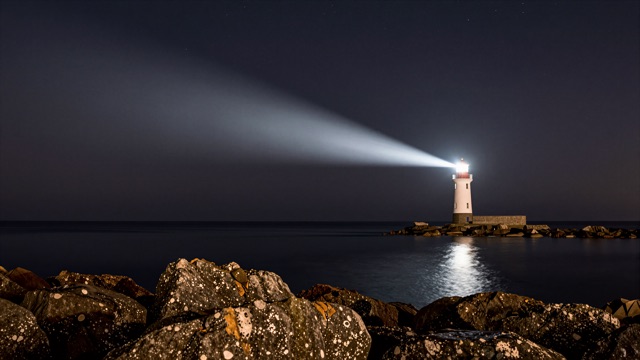 Côte bretonne phare nuit