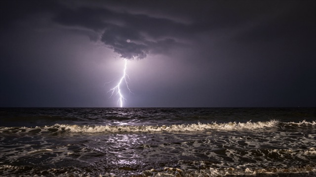 Orage mer nuit