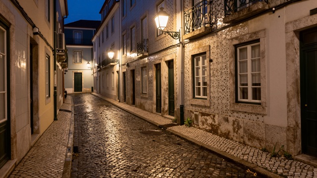 Lisbonne ruelle lanternes